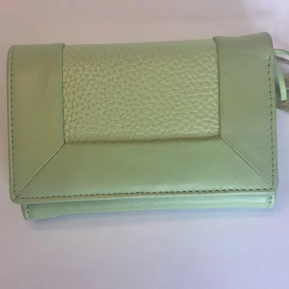 Handcrafted by Artisans Medium Woven Genuine Leather Bi-Fold Wallet. (D237) - Picture 4 of 7